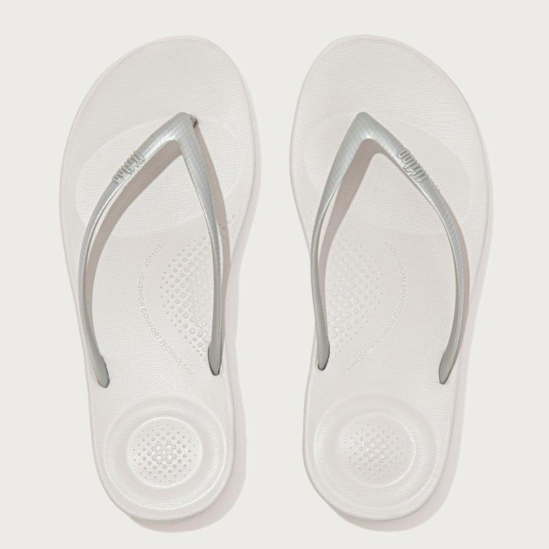 FitFlop Women's iQushion Rubber Flip-Flops with Contoured Footbed for Walking, Lightweight Ergonomic Flip Flop Sandals with Arch Support and Foot Impact Pillows, Silver, 11 US Women - Image 3